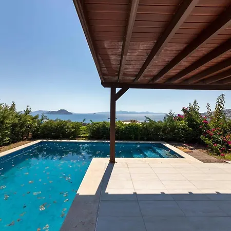 Splendid With Private Pool And Jacuzzi Near In Bodrum *