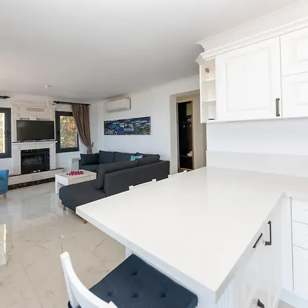Splendid With Private Pool And Jacuzzi Near In Bodrum Turgutreis