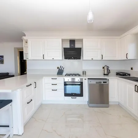 Splendid With Private Pool And Jacuzzi Near In Bodrum Villa Turgutreis