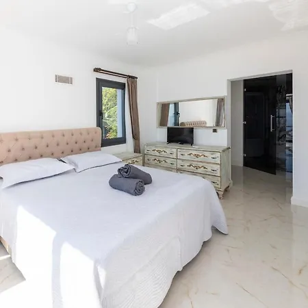 Villa Splendid With Private Pool And Jacuzzi Near In Bodrum *