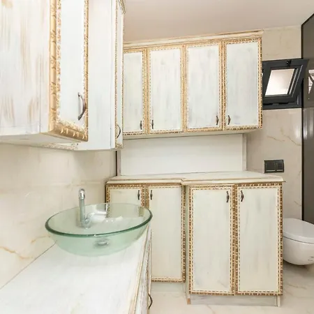 Splendid With Private Pool And Jacuzzi Near In Bodrum Turgutreis